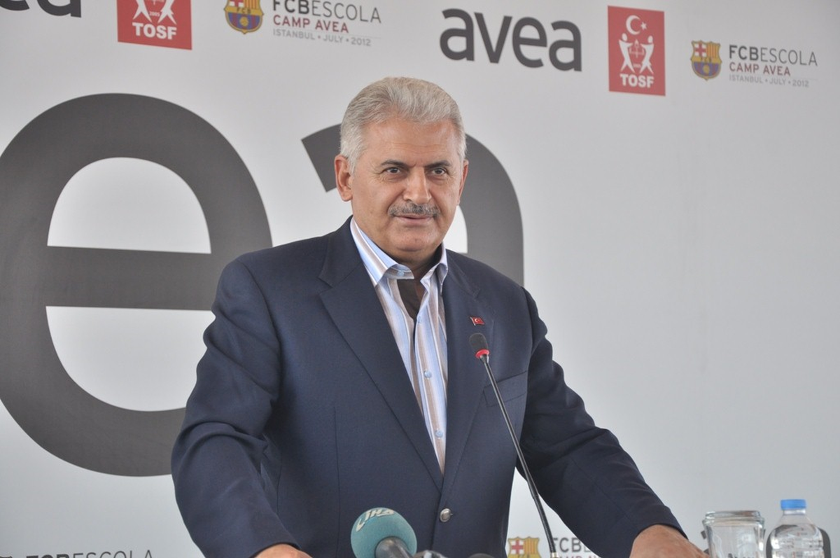 Bakan Yıldırım: "Siyasetle Hizmeti Karıştırmayalım"