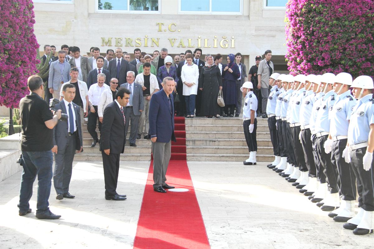 Başbakan Erdoğan Mersin Valiliğini Ziyaret Etti