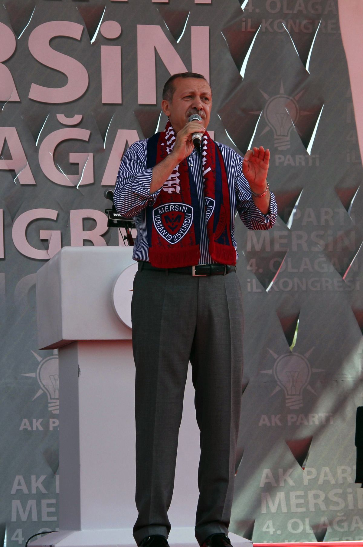 Başbakan Erdoğan: "Mhp ve BDP Birbirlerinin Karşıtı Gibi Görünüp Birbirlerini Besliyorlar"