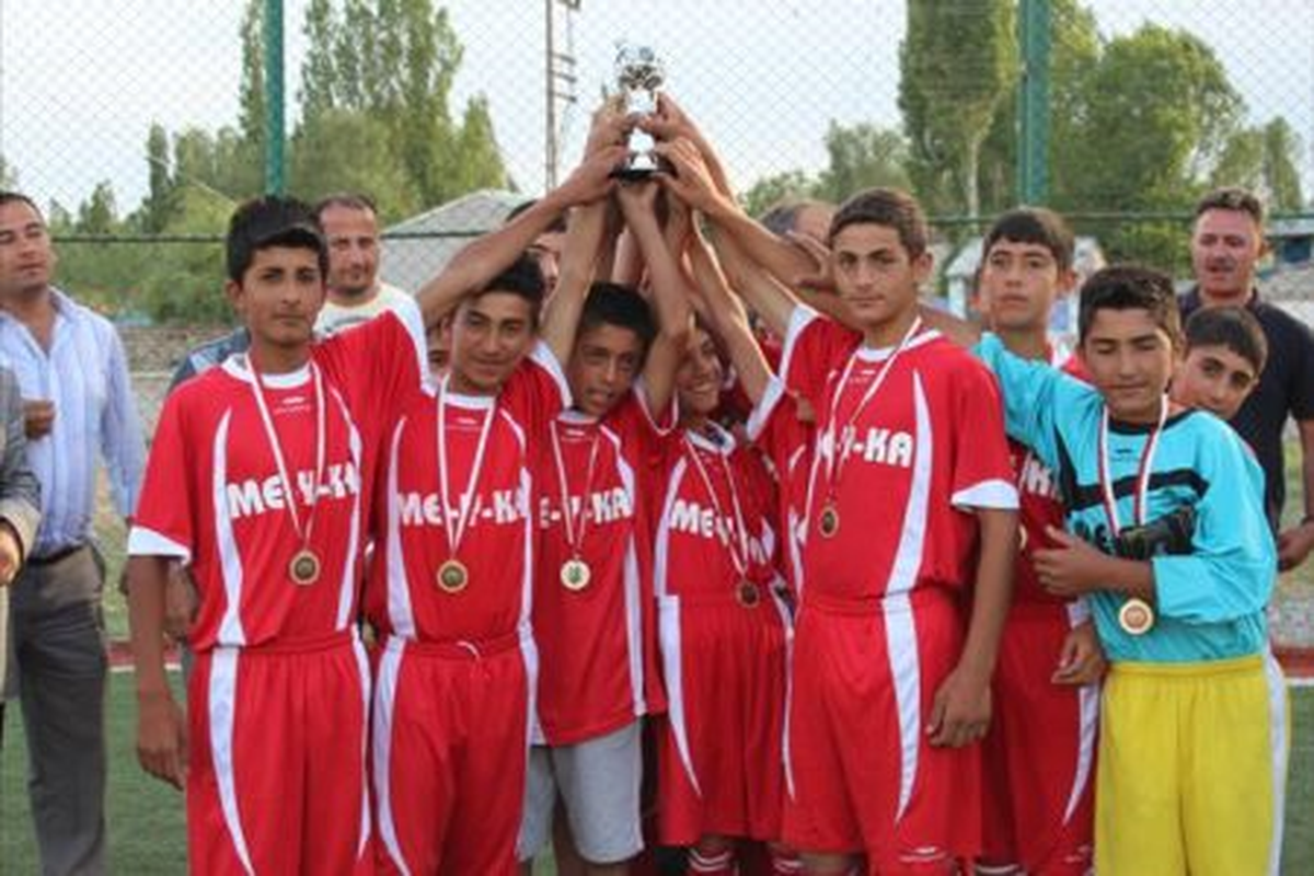 Başkan Arslan\'dan U–13 Ligi Şampiyonuna Ödül