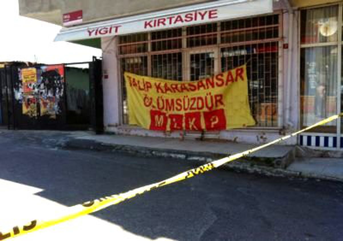 Bomba Süsü Verilmiş Pankart Polisi Alarma Geçirdi