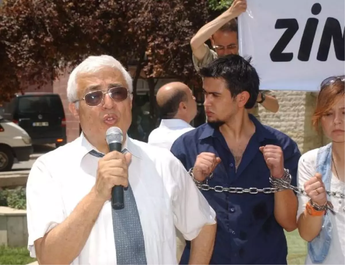 CHP'li Tutuklu Vekillere Zincirli Destek