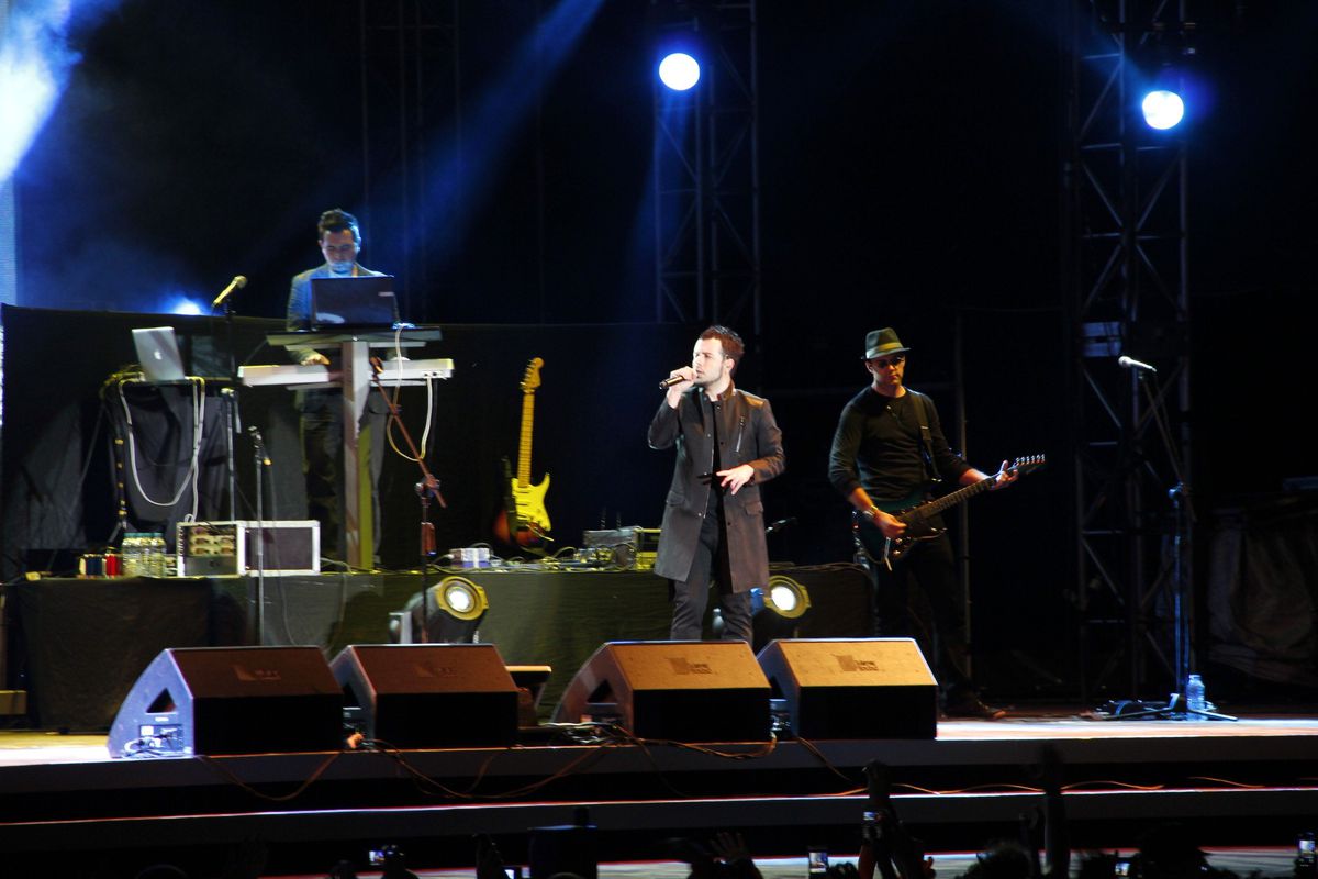 Erzurum\'da Tarkan ve Emre Aydın, Hayranlarını Coşturdu