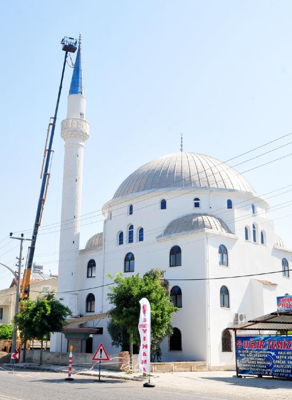 Fethiye\'de Depremde Hasar Gören Minare Yıkıldı