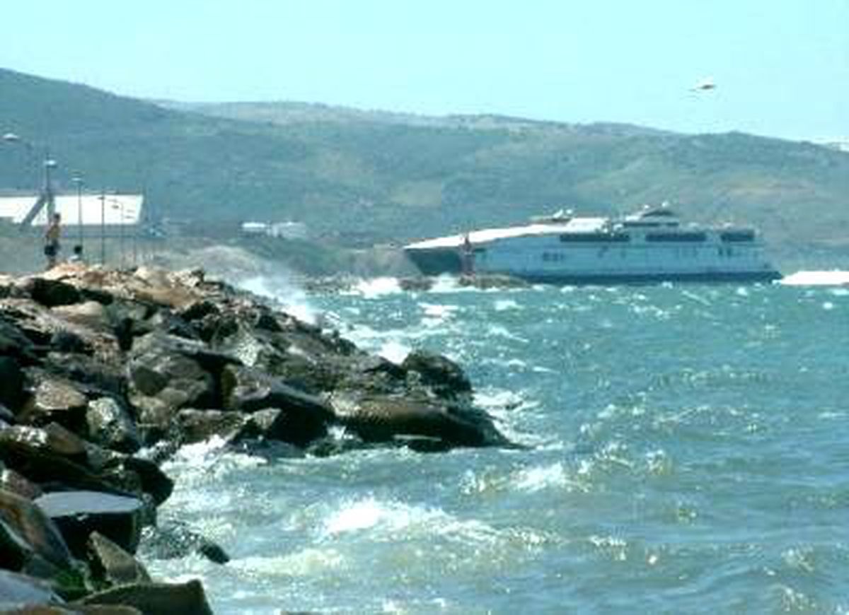 Fırtına Nedeniyle Bazı Feribot Seferleri İptal Edildi