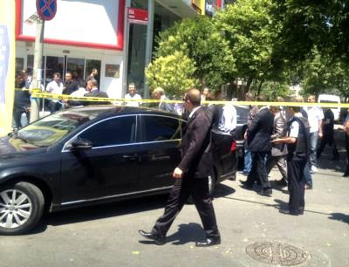 Gaziosmanpaşa\'da Polise Silahlı Saldırı