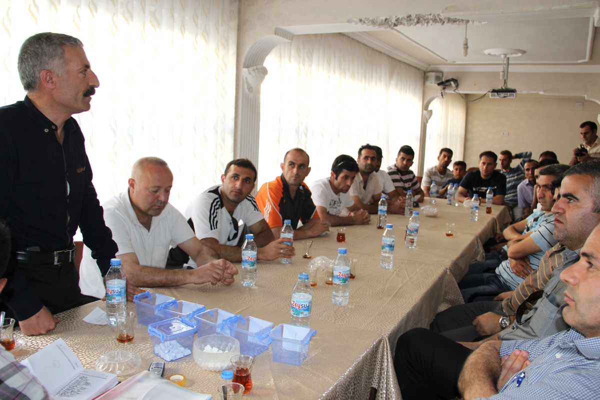 Hakkari\'de Halı Saha Futbol Turnuvası Düzenleniyor