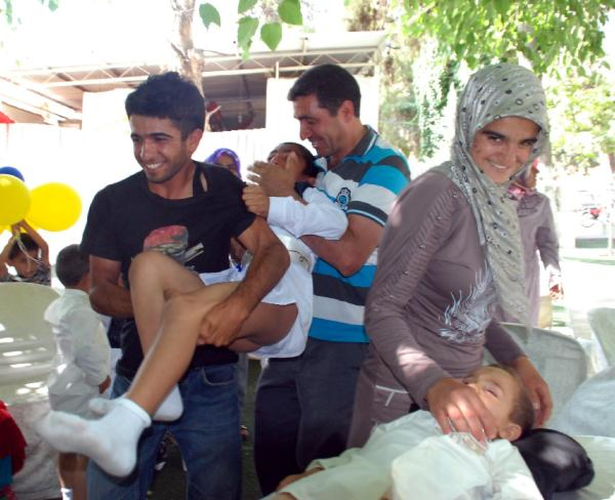 Hayırsever İşadamından 500 Çocuğa Toplu Sünnet Şöleni