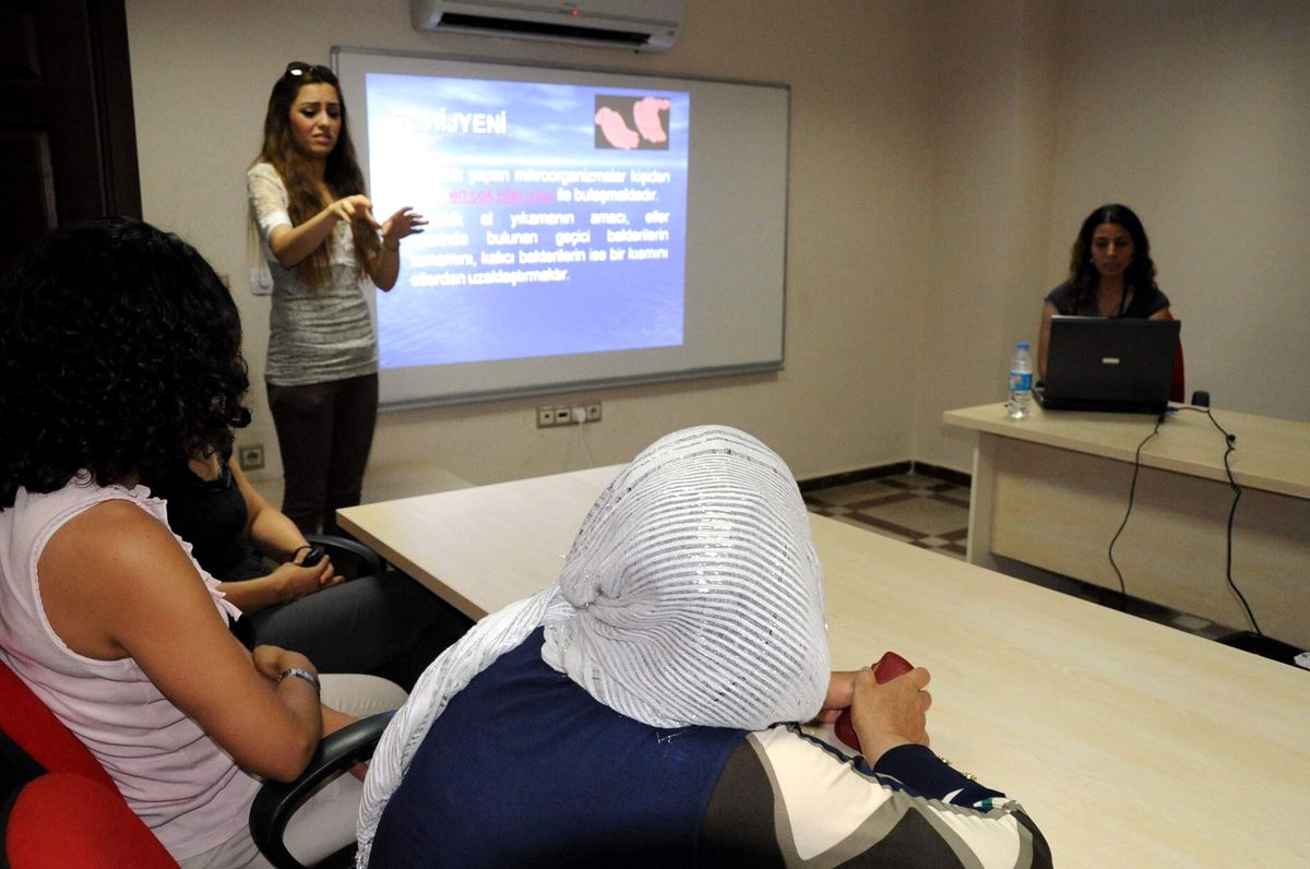 İşitme Engellilere \'Kişisel Hijyen\' Semineri Verildi