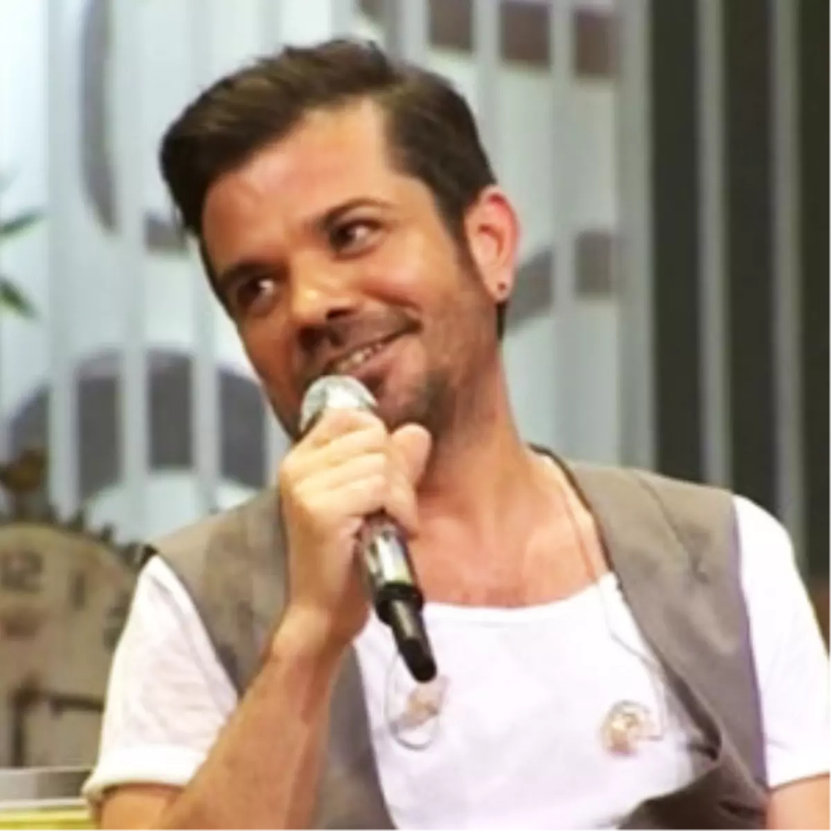 Kenan\'dan Canlı Yayında İlan-ı Aşk