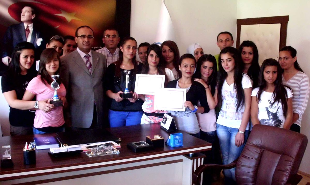 Kırşehir Folklör\'de Kupaları Topladı