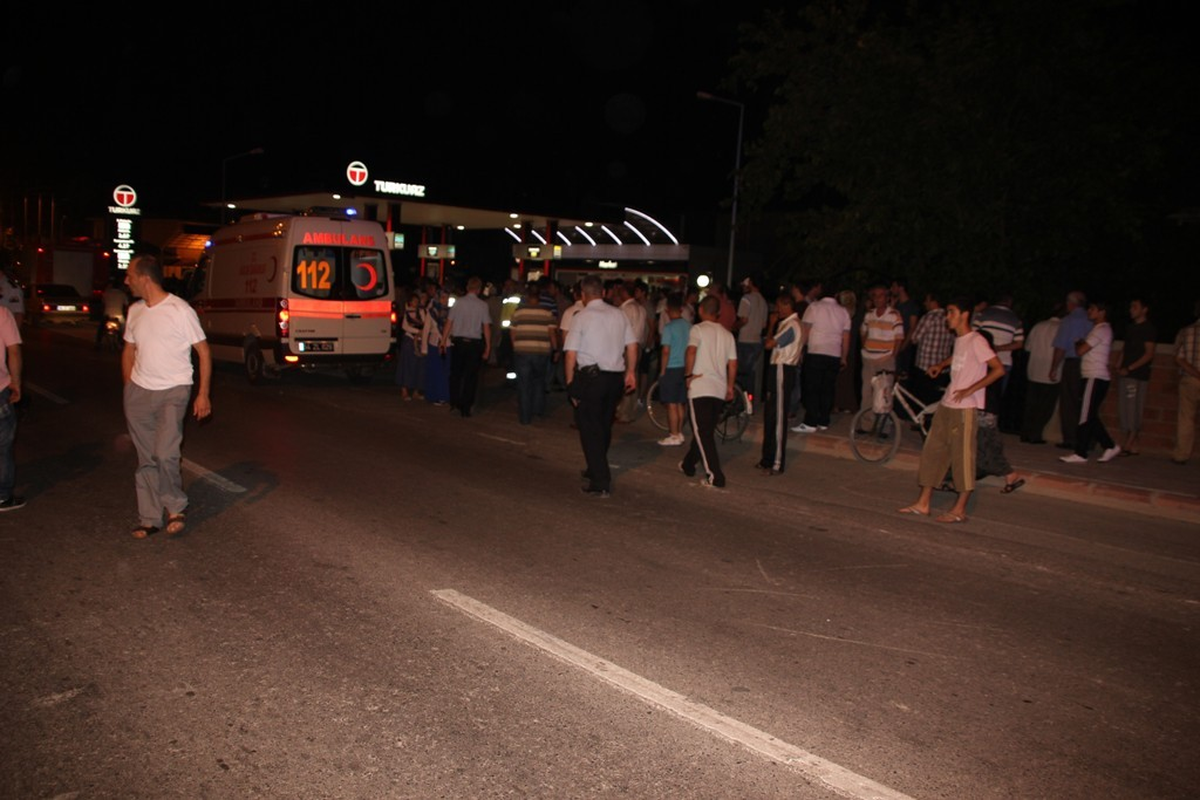 Kontrolden Çıkan Cip Evin Bahçesine Girdi