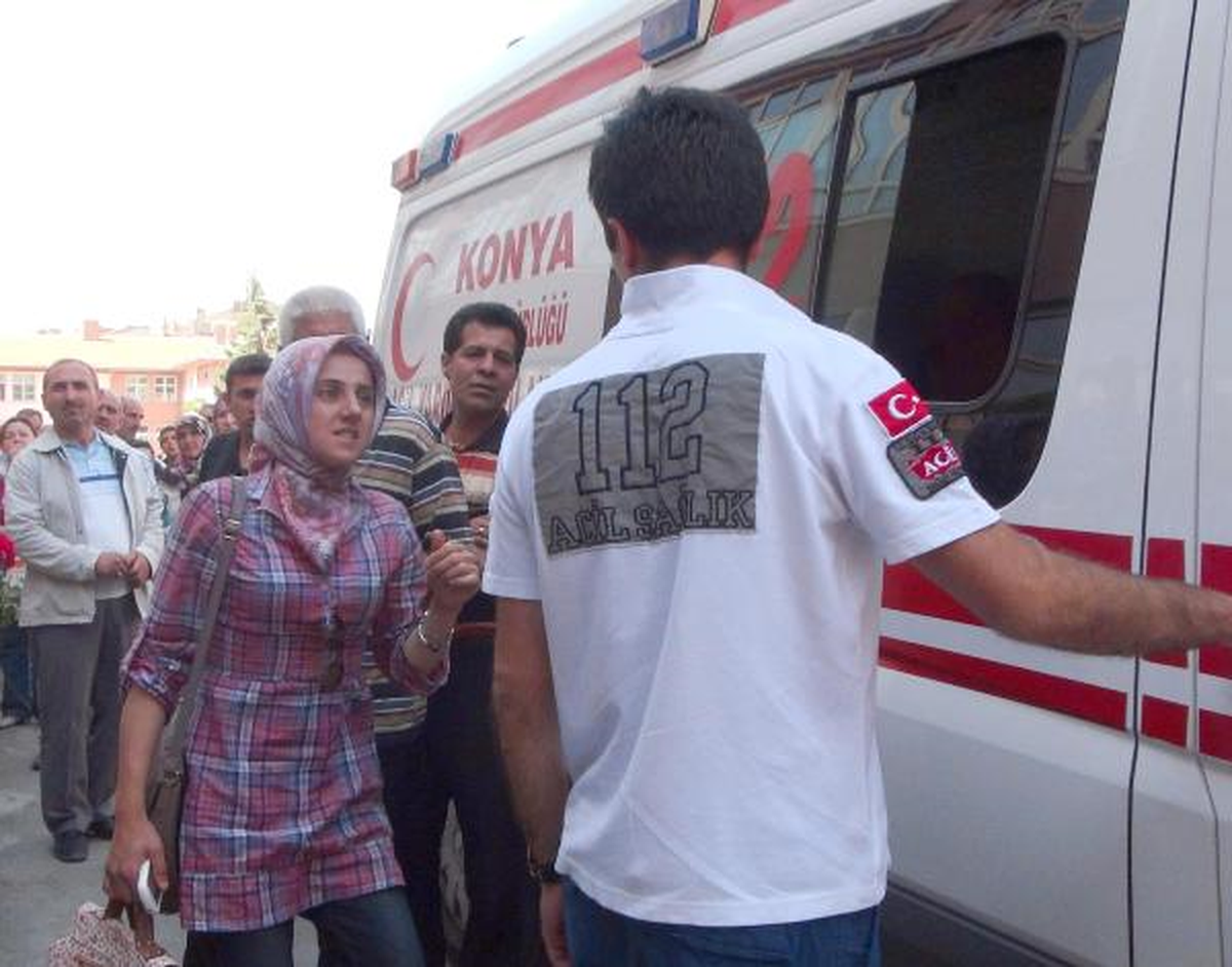 Lys\'ye Giren Genç Kız Sınav Salonunda Stresten Bayıldı