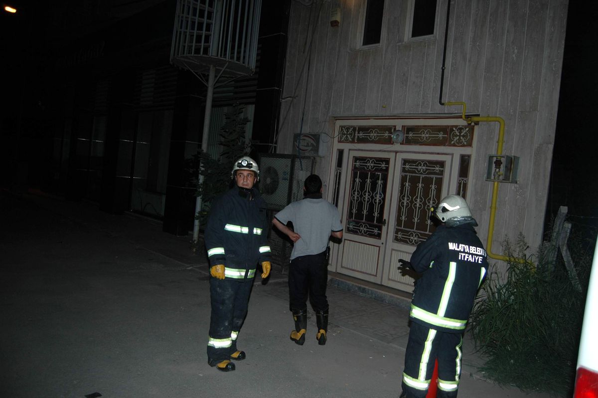 Malatyagaz Binasından Gelen Yangın İhbarı, Polisi ve İtfaiyeyi Alarma Geçirdi