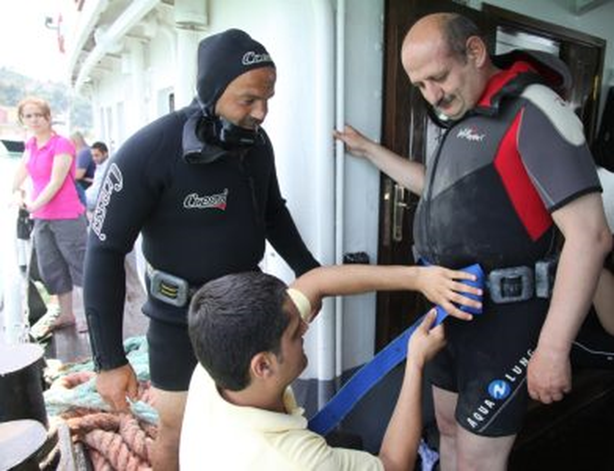 Önce Yüzdü Sonra Tüplü Dalış Yaptı