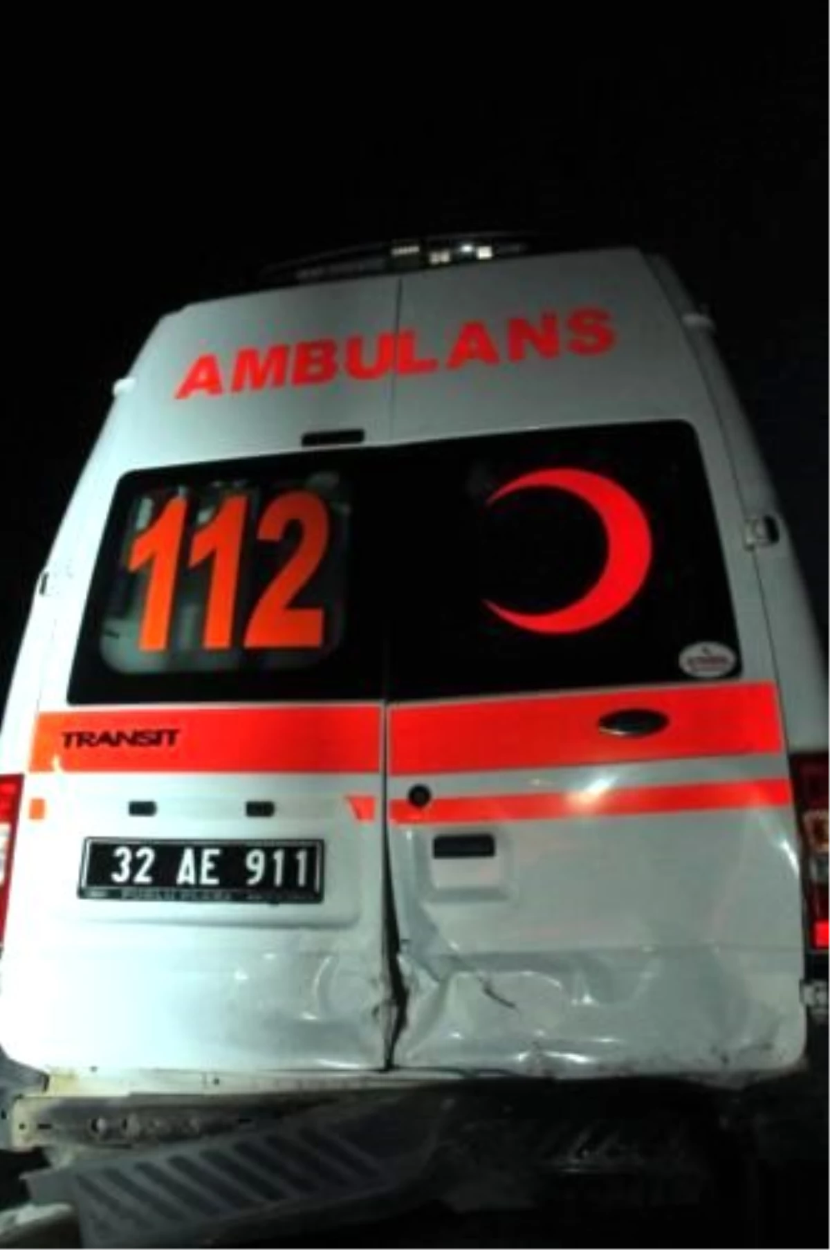 Otomobil, Ambulansa Çarptı: 7 Yaralı