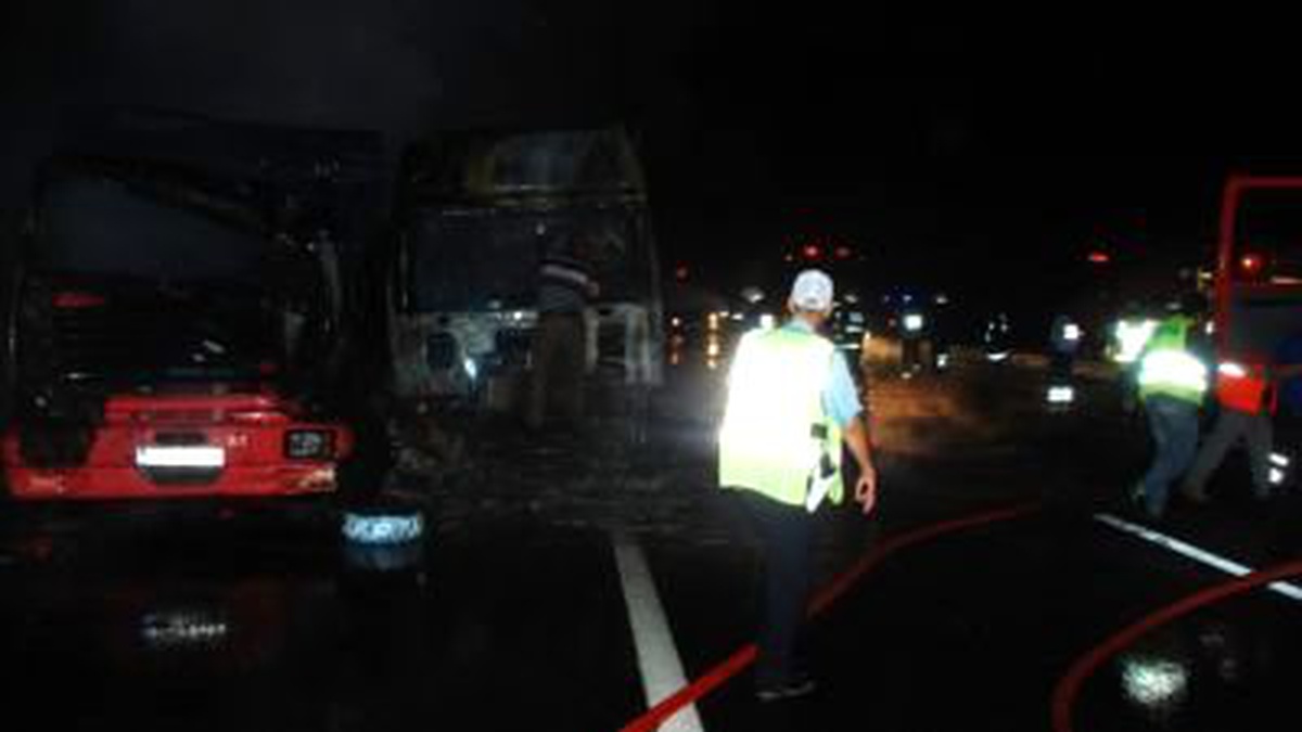 Sakarya\'da Zincirleme Trafik Kazası: 1 Ölü, 1 Yaralı