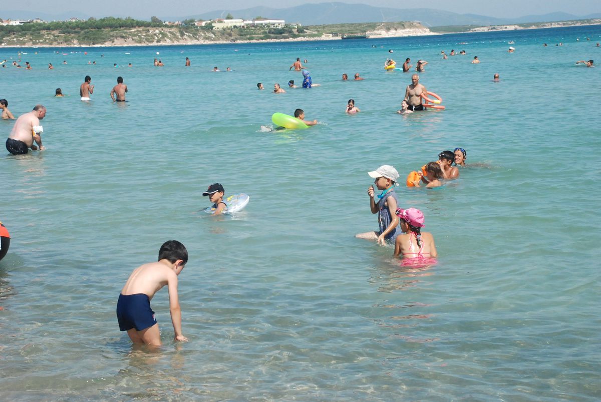 Sıcak Hava Altınkum Sahillerini Doldurdu