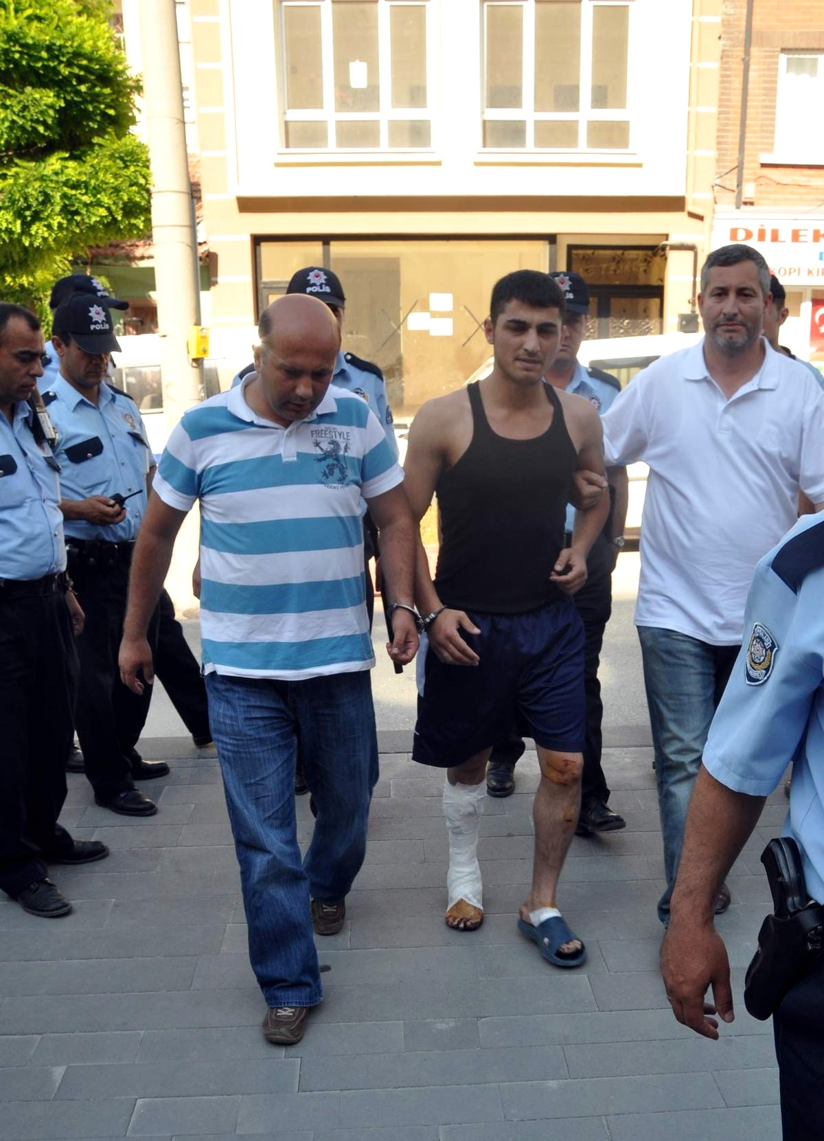 Silahla Yaralama Olayının Şüphelisi Tutuklandı