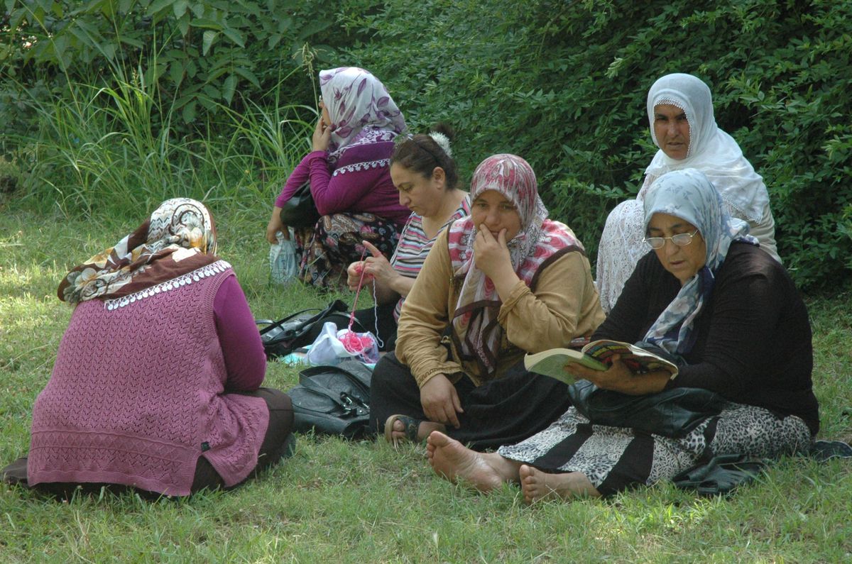 Üniversite Adayları Sınavda Ter Dökerken, Aileleri de Dua Okudu