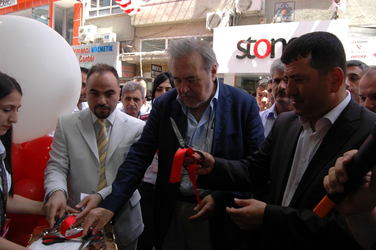 Ünlü Tarihçi İlber Ortaylı Malatya\'da Kitabevi Açılışına Katıldı