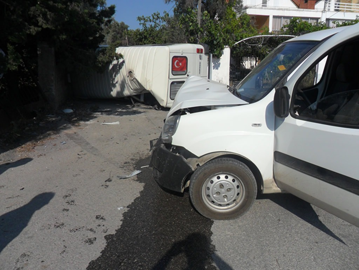 Urla\'da Trafik Kazası: 2 Yaralı