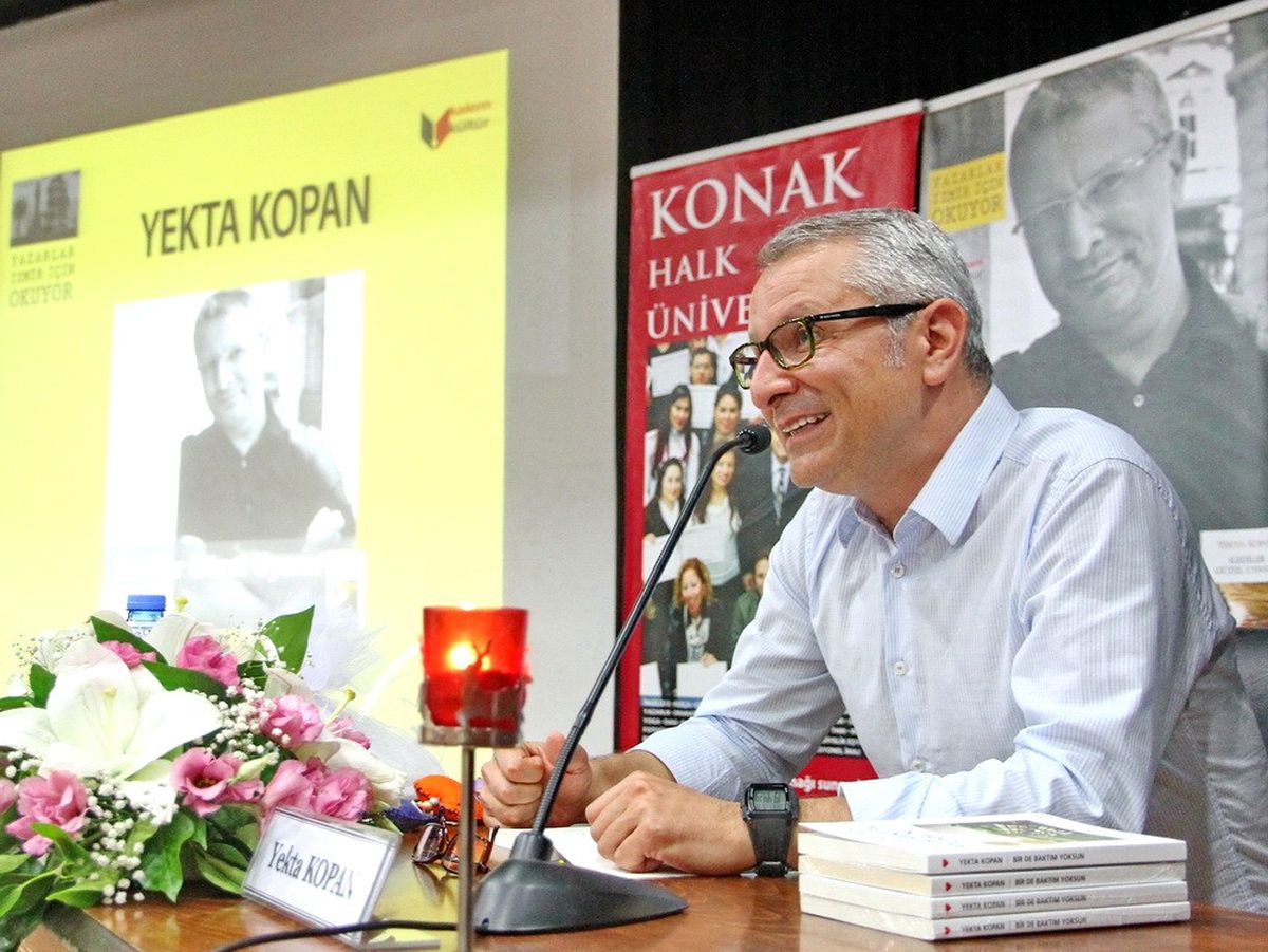 Yekta Kopan Öykülerini İzmirliler İçin Okudu