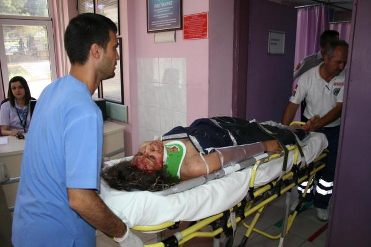 17 Yaşındaki Sürücü Kaza Yaptı: 5 Yaralı
