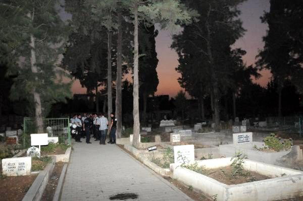 Adana Asri Mezarlığı'nda Molotof İmalatı