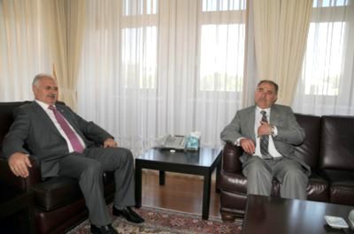 AK Parti Milletvekili Yılmaz, Rektör Prof.dr. Hikmet Koçak\'ı Ziyaret Etti