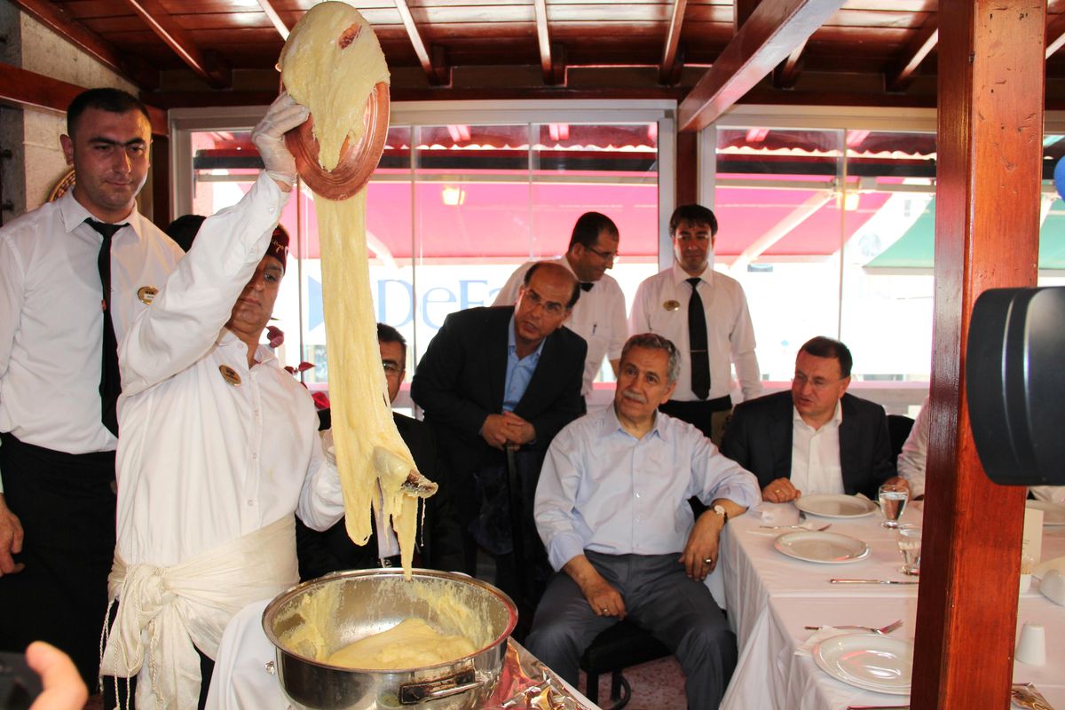 Arınç, Peynirli Un Helvasını Beğendi