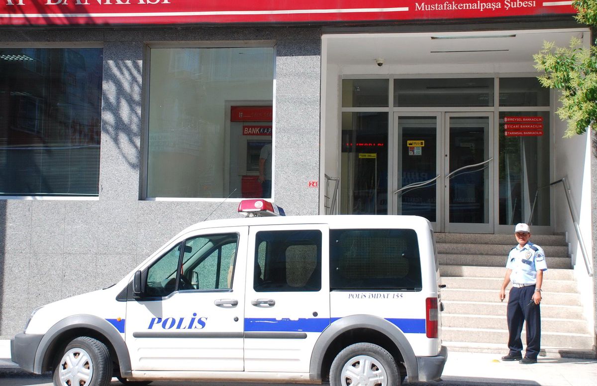 Atm\'ye Kopyalama Cihazı Yerleştirdiler