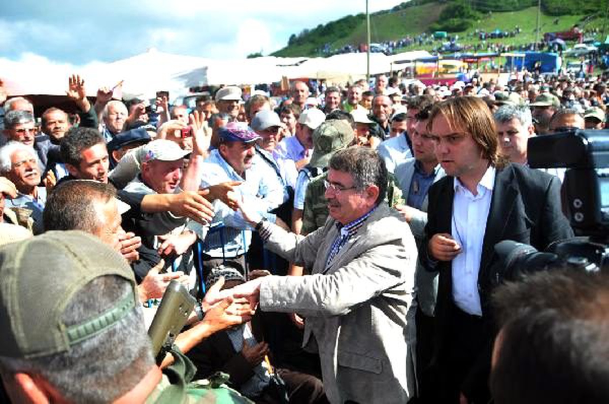 Bakan Şahin, "Bu Milletin Sevgisi, Bu Millete Kalleşçe Yaklaşanlara Yetecektir"