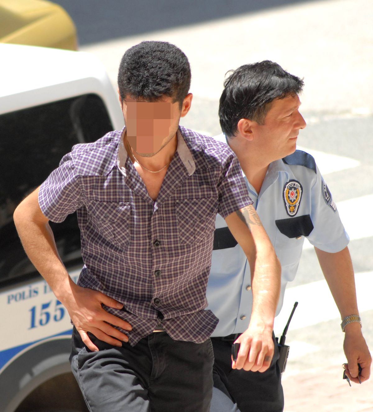 Bıçakla Bir Kişiyi Ağır Yaralayan Genç Tutuklandı