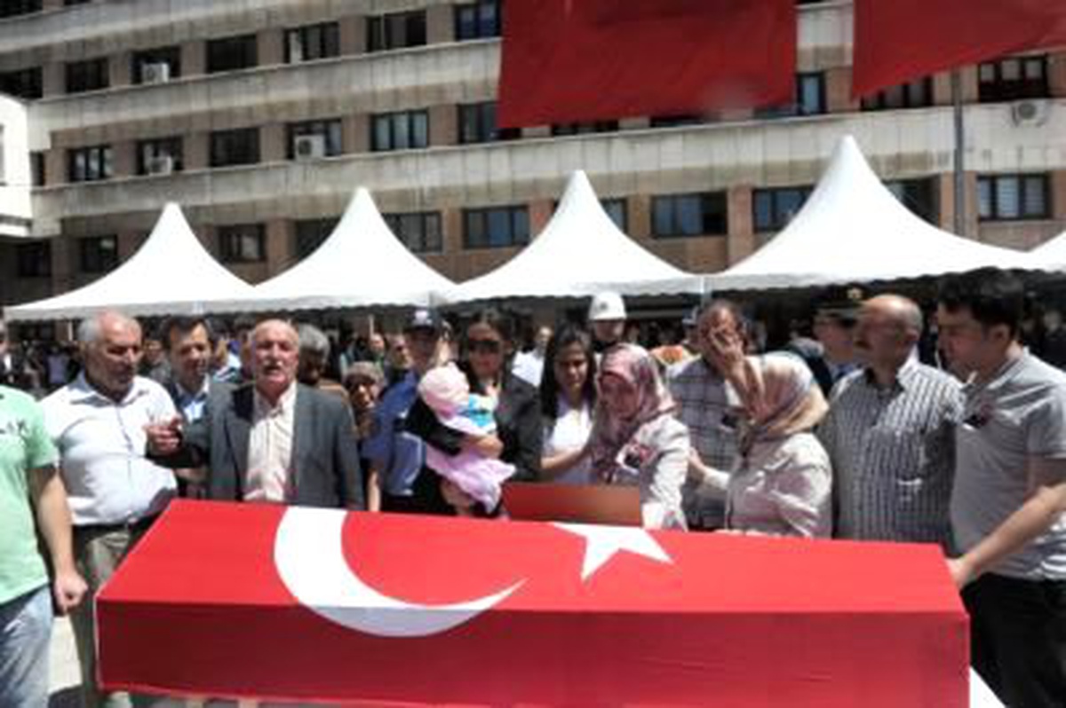 Ek-Gaziosmanpaşa\'da Polise Silahlı Saldırı: 1 Polis Şehit (3)