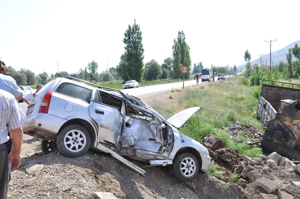 Elbistan\'da Trafik Kazası: 8 Yaralı