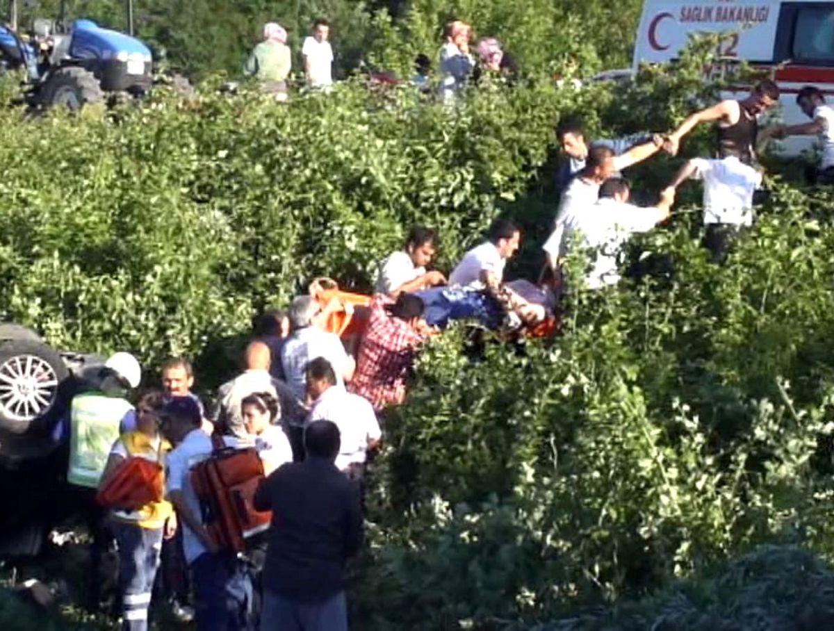 İki Araç Şarampole Uçtu: 5 Yaralı