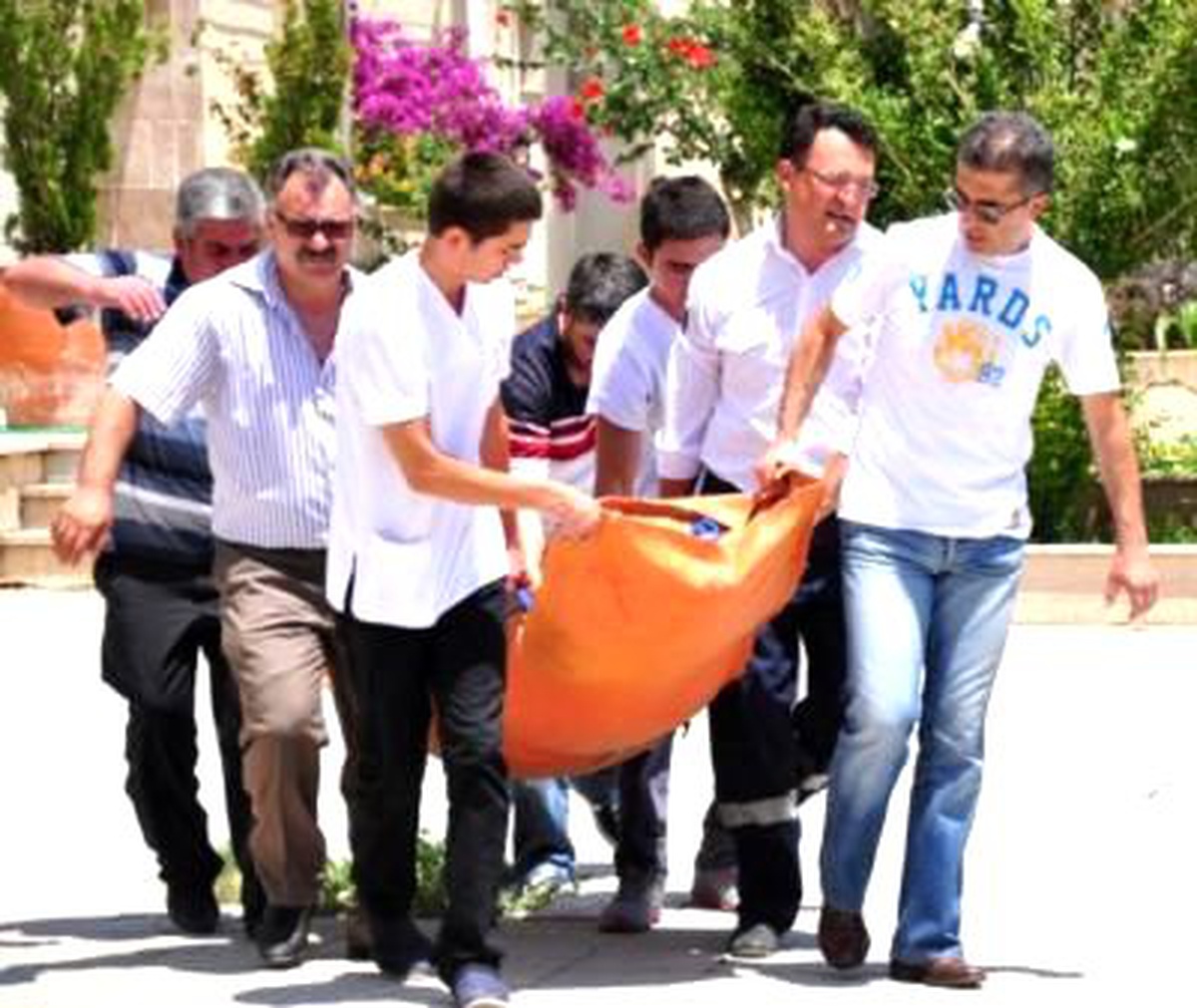 İki Kadın Hırsız Güvenlik Kamerasına Takıldı
