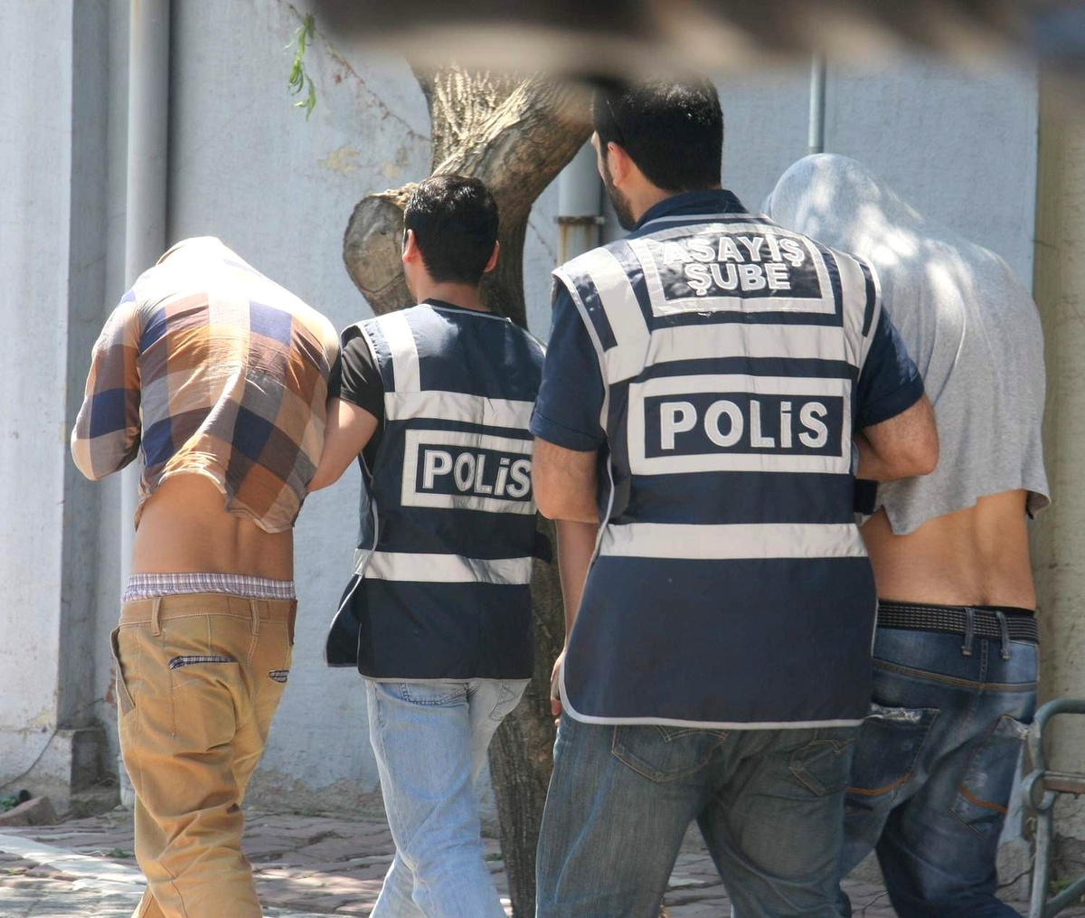Kız Arkadaşlarına Laf Atıldığı İddiasıyla Kablo Çaldılar