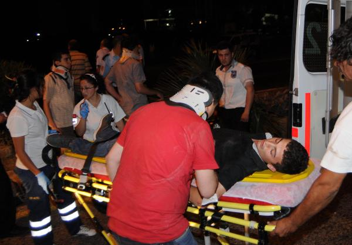 Orta Refüje Çarpan Araç Takla Attı: 4 Yaralı