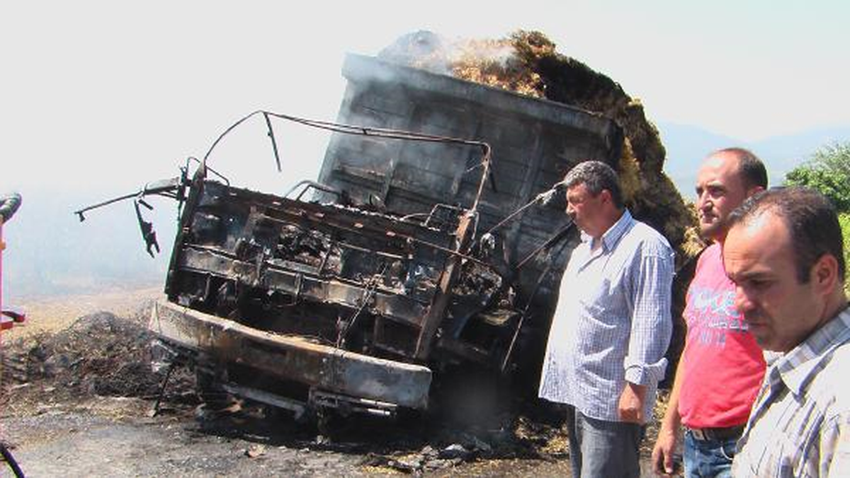 Saman Yüklü Kamyon Yandı