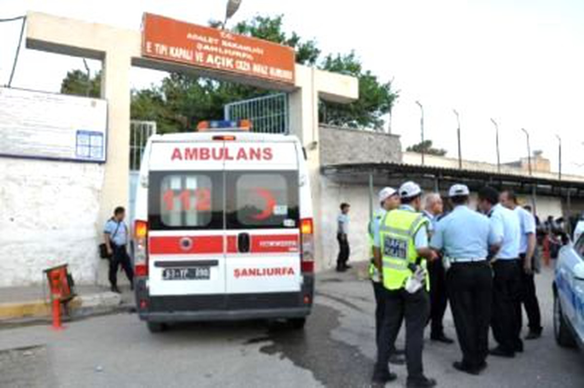 Şanlıurfa Valisi Celalettin Güvenç: "13 Mahkum Hayatını Kaybetti"