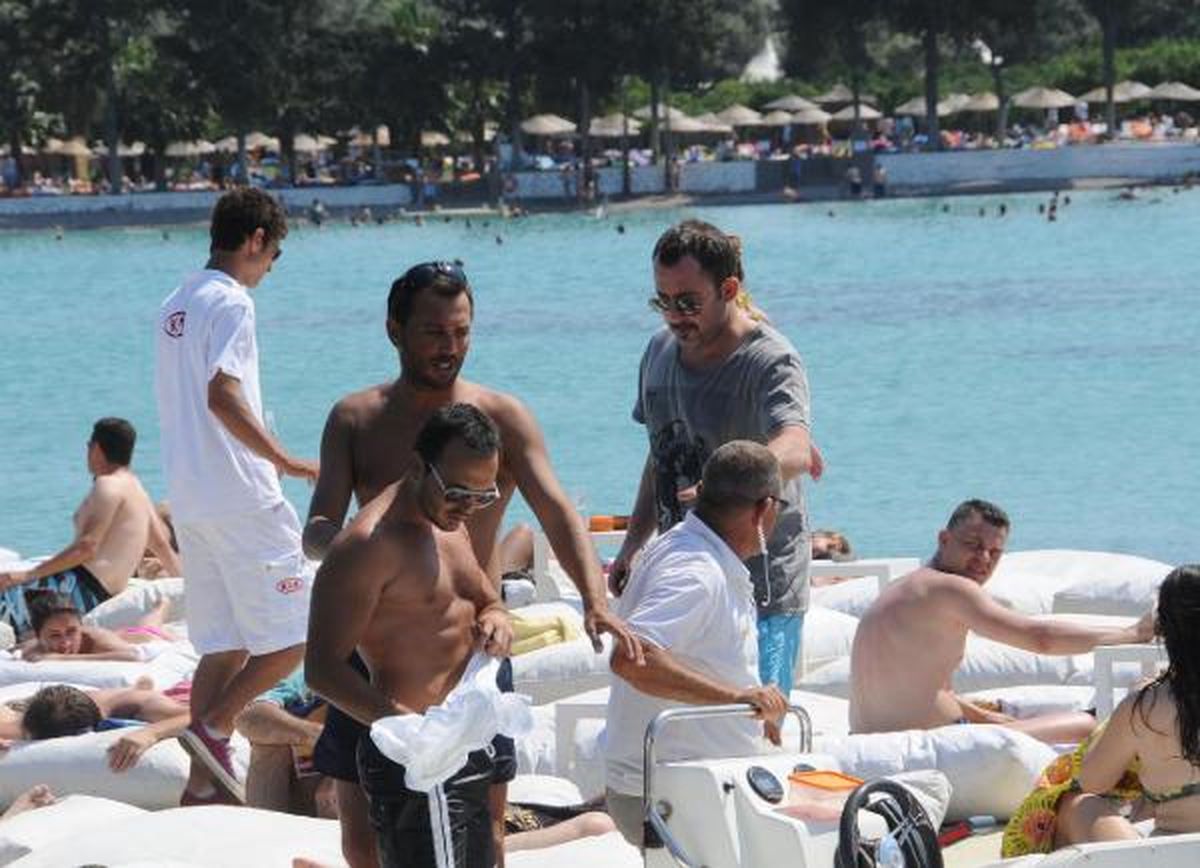 Sergen, Çeşme\'de Tatilde