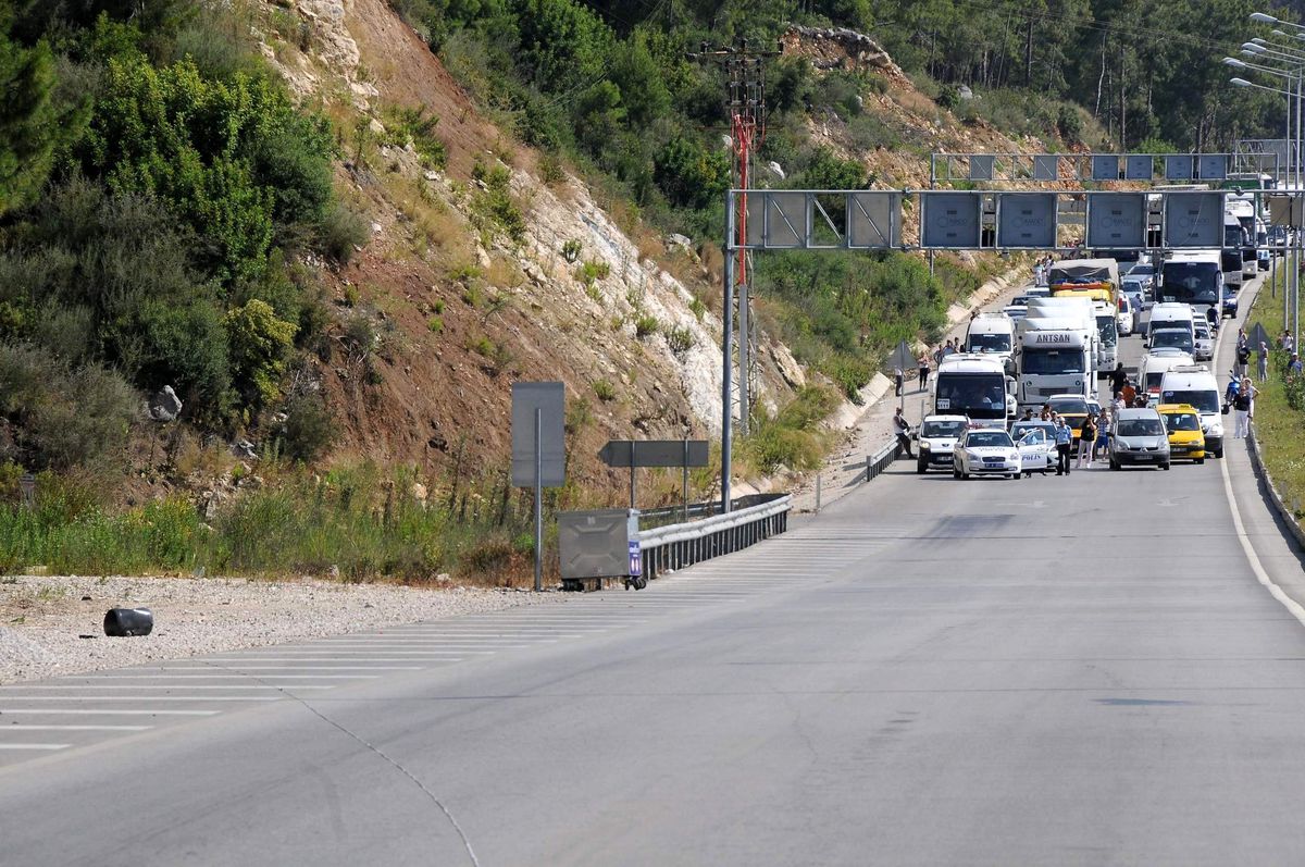 Şüpheli Lpg Tankı Trafiği Durdurdu