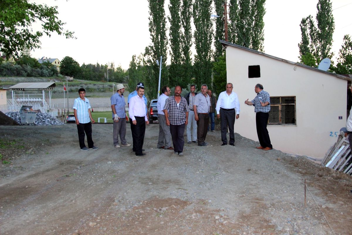 Suşehri\'nde Parke ve Yol Genişletme Çalışmaları Sürüyor