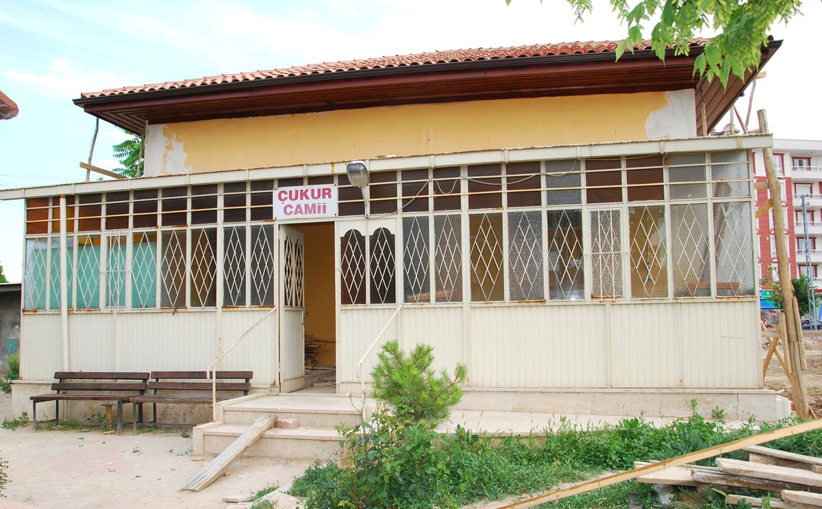 Tarihi Bölgedeki Çukur Camisi Restore Ediliyor