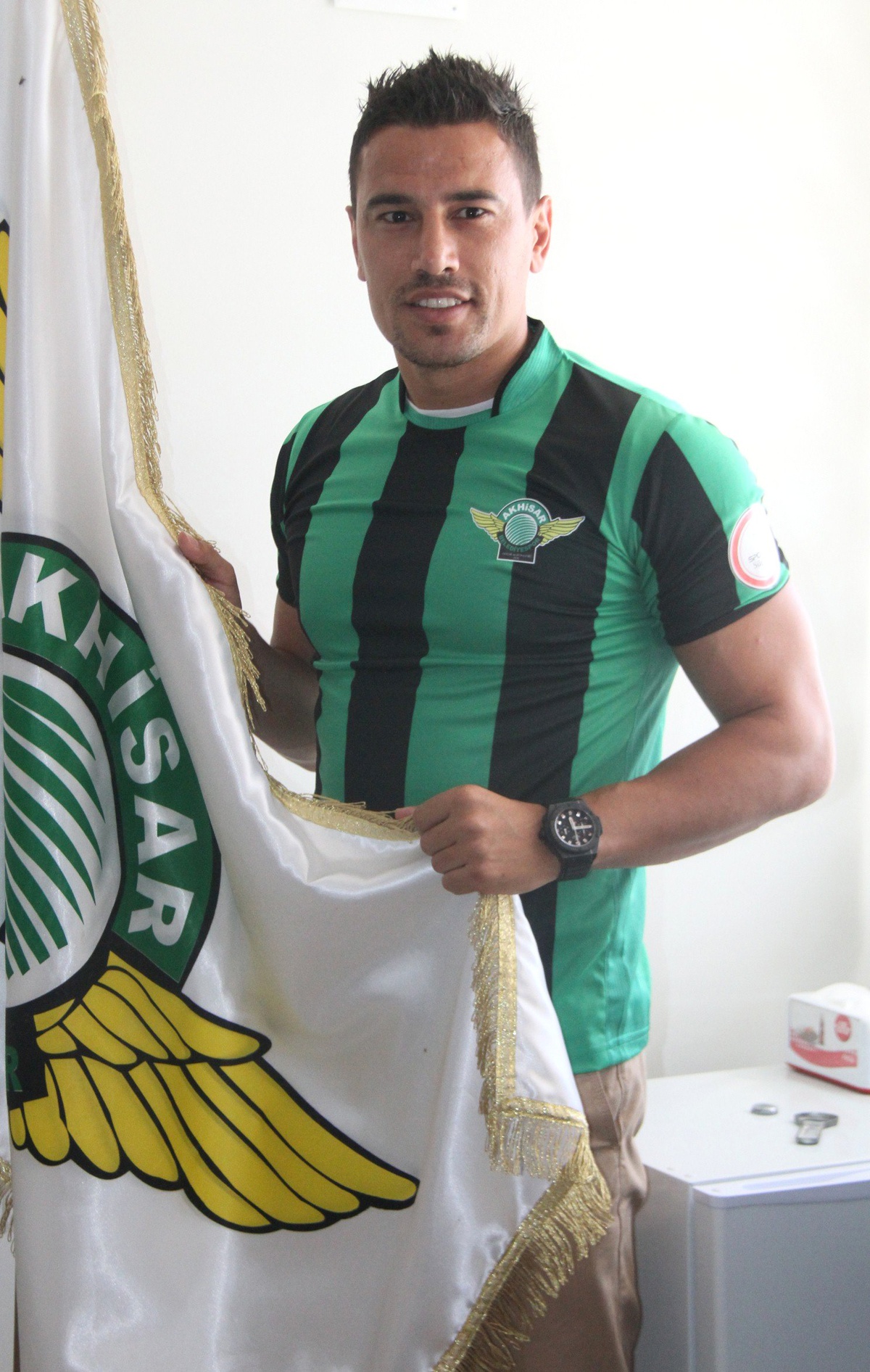 Akhisarspor Belediyespor, Çağdaş Atan\'ı Renklerine Bağladı