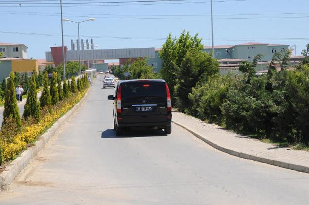 Akpm Üyeleri Silivri Cezaevi\'nde