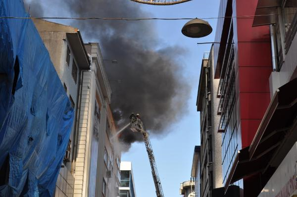 Alışveriş Merkezinde Korkutan Yangın