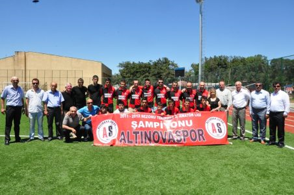 Altınovaspor Kupasını Dalgıç\'ın Elinden Aldı
